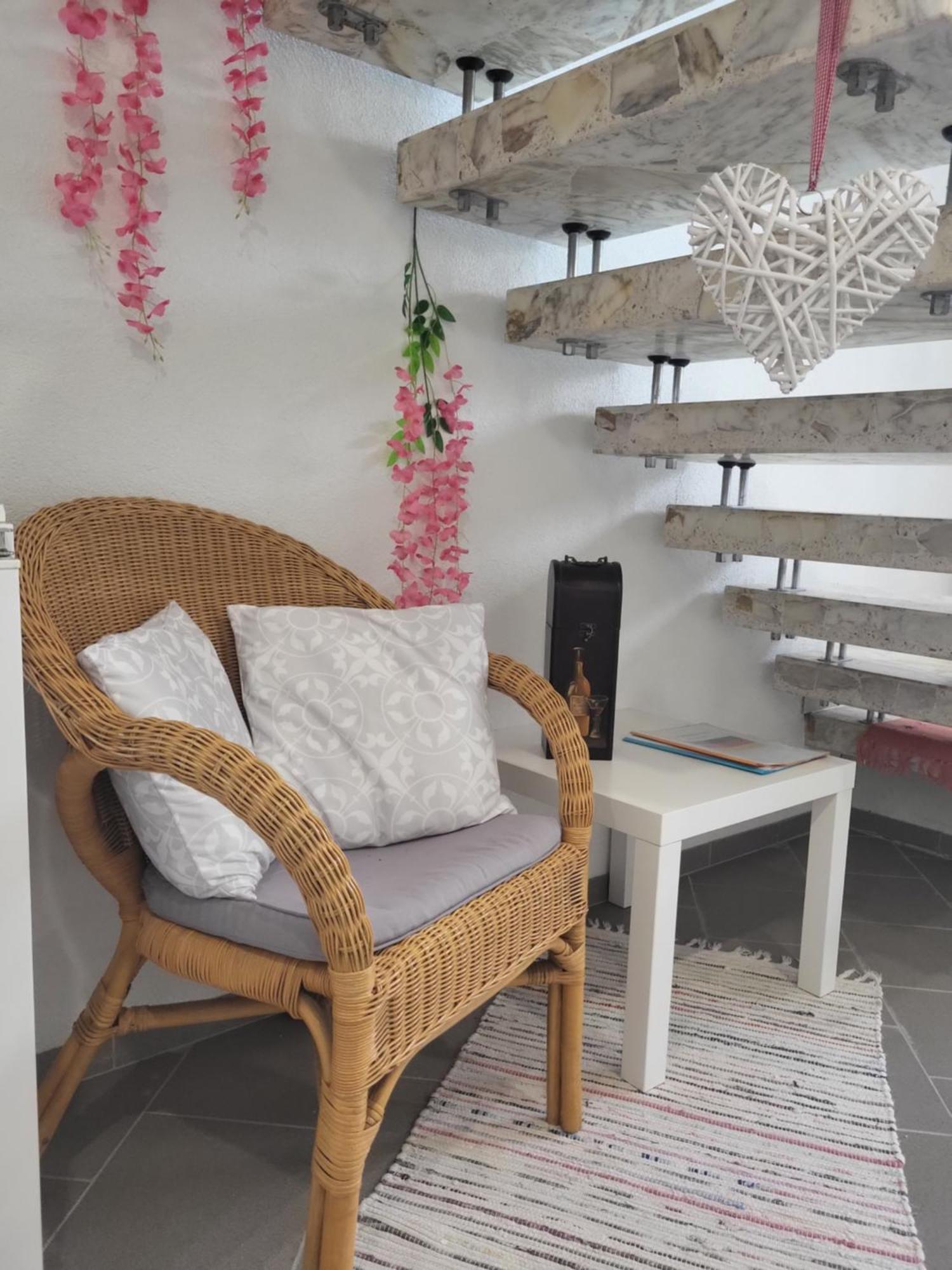 Cozy Charming Theresa Apartment Schmelz Exterior foto